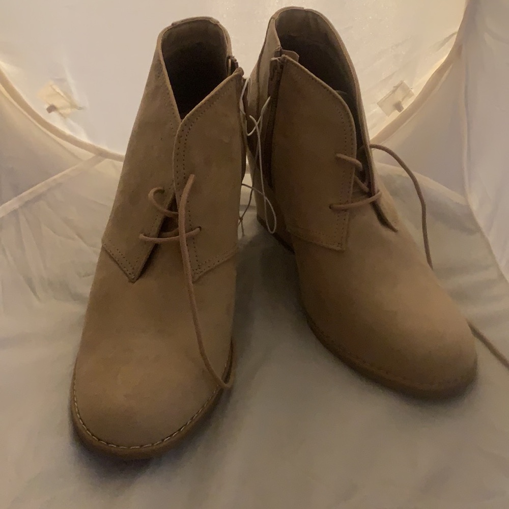 Women’s Size 10W Brown Suede Wedged Booties NEW - Picture 3 of 8